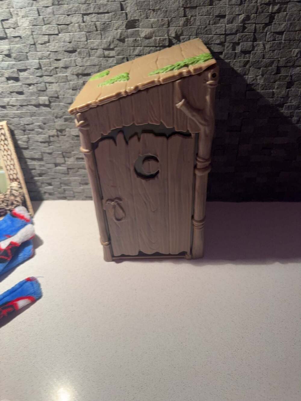 Shrek Outhouse Playset with Shrek Figure
